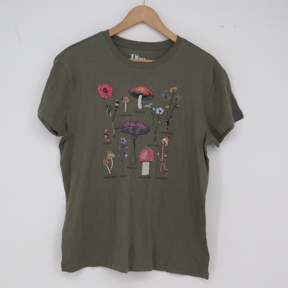 Doe T-Shirt Womens Medium Graphic Tee Olive Green Mushroom Botanical Excellent
